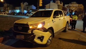 Conductor borracho embistió un auto y una mujer debió ser hospitalizada