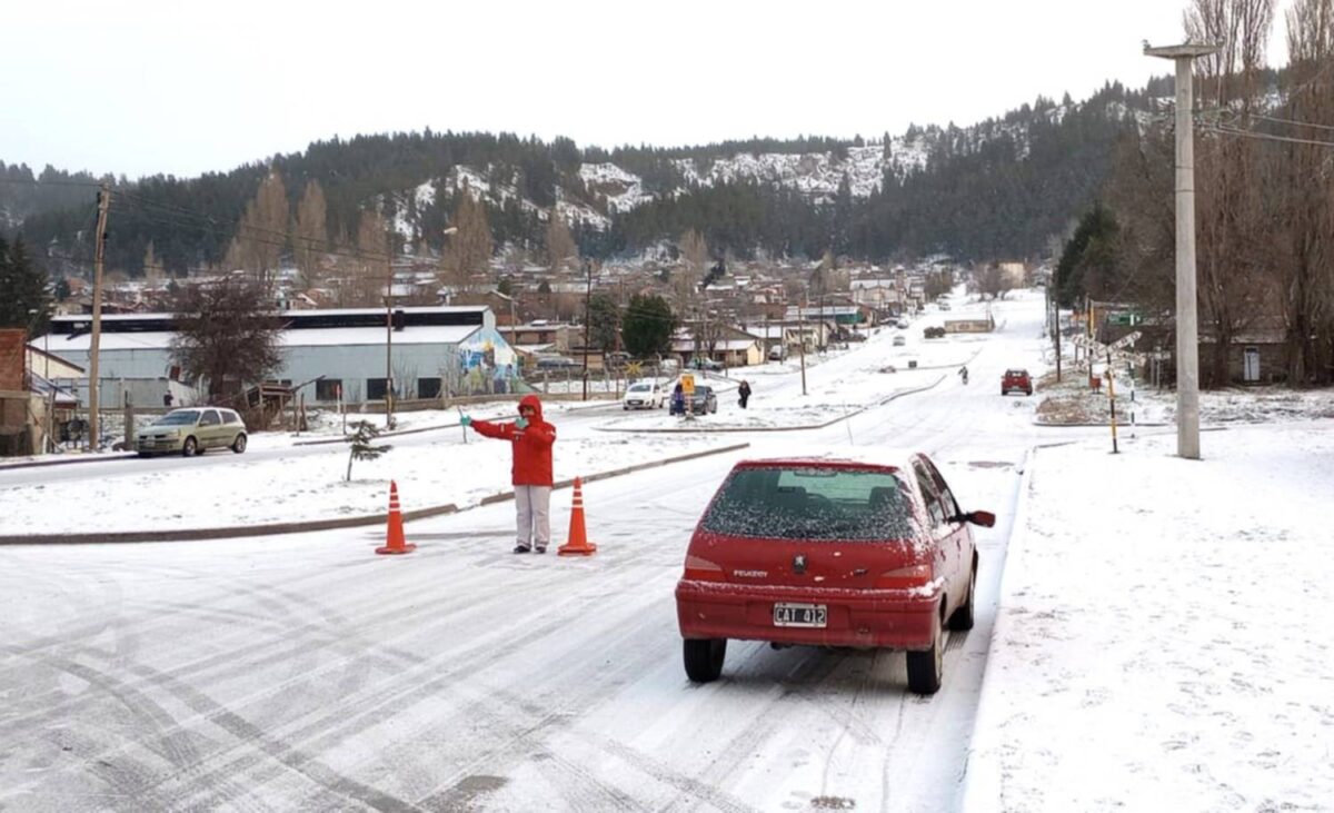 Esquel se prepara para un temporal de nieve y frío extremo: pronostican hasta 12 grados bajo cero Esquel se prepara para un temporal de nieve y frío extremo: pronostican hasta 12 grados bajo cero