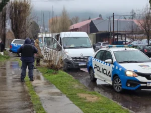 Hallan muerto a un chubutense dentro de un vehículo en Neuquén