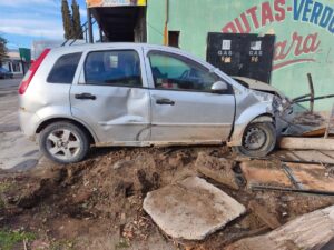 Dos heridos tras un fuerte choque en una transitada esquina de Trelew