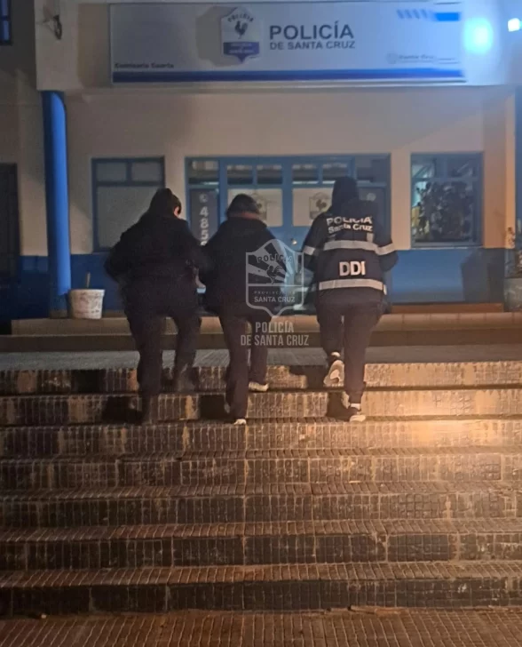 Detuvieron a una mujer por el caso de la beba hallada muerta entre la basura en Caleta Olivia Detuvieron a una mujer por el caso de la beba hallada muerta entre la basura en Caleta Olivia