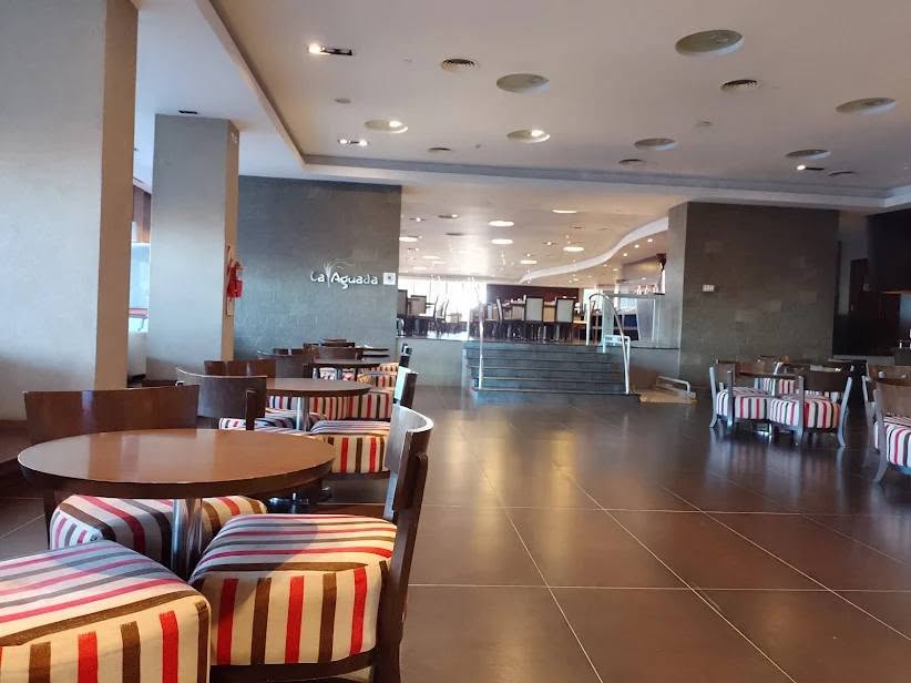 La Aguada, el restaurante del Rayentray que invita a disfrutar de su cocina frente al mar