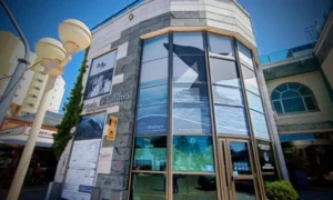 Madryn capacitó a 50 vecinos "anfitriones" para mejorar la atención a turistas y reforzar el perfil de destino Madryn capacitó a 50 vecinos «anfitriones» para mejorar la atención a turistas y reforzar el perfil de destino